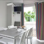 Mobil Avec Terrasse Pour 6 Personnes - Api-1-52-389 *